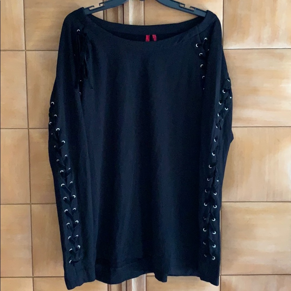 NWT velvet and grommet lace up sweat shirt.
